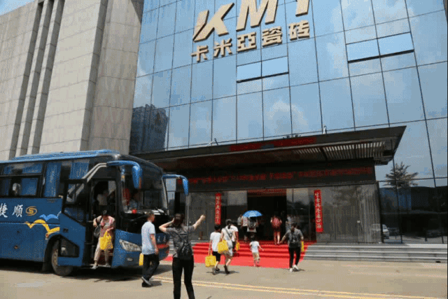 5ce2441fd92b4.gif