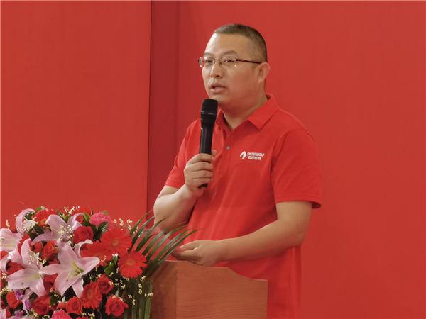 4岩板销售总经理林志军.jpg