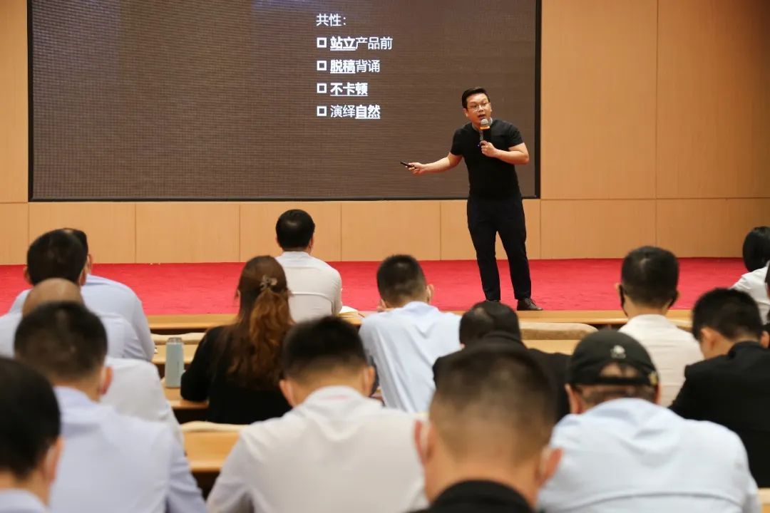 1670205880793439.jpg 图:特训营现场 黑蚁营销 现场授课.jpg